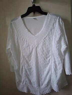 XL White Eyelette Tunic Top V-shaped Front 3/4 InSleeves